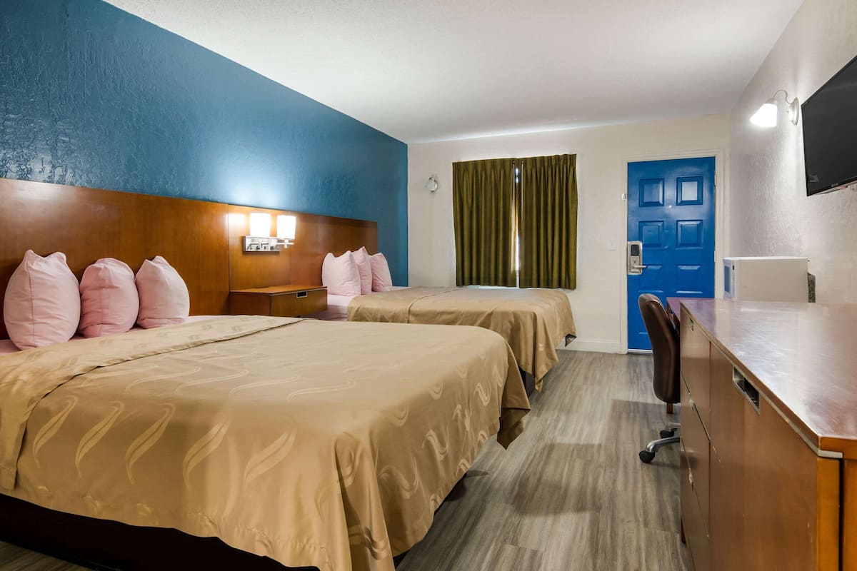 Standard Room, 2 Queen Beds, Smoking