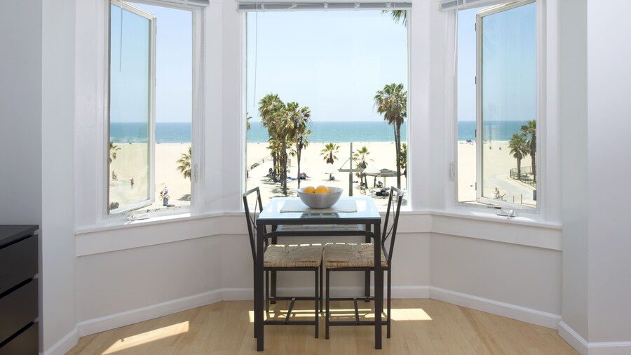 Air Venice on the Beach