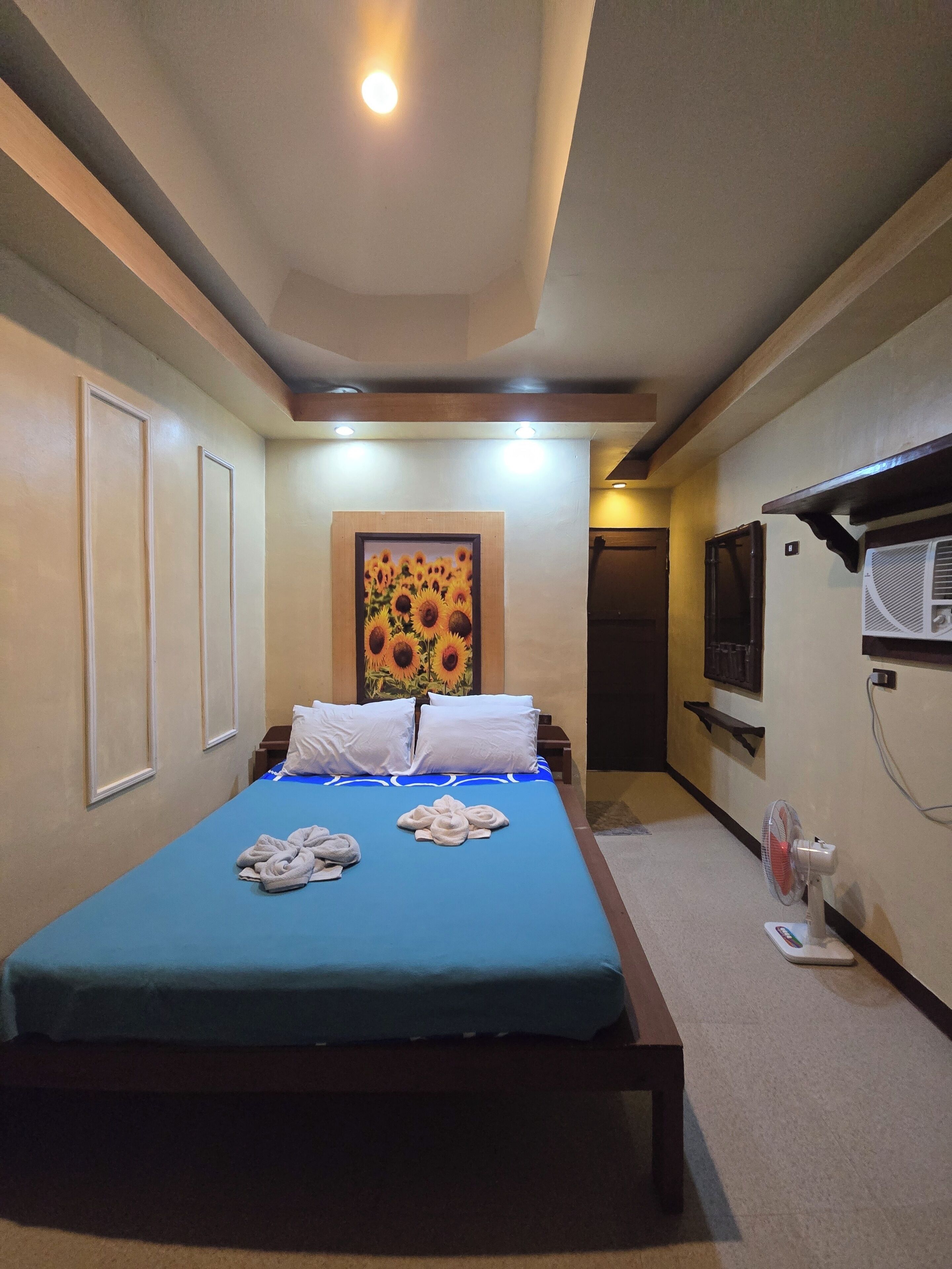 Quarto casal superior, 1 cama de casal, sacada, vista para o mar | Cofres nos quartos, individualmente decorados