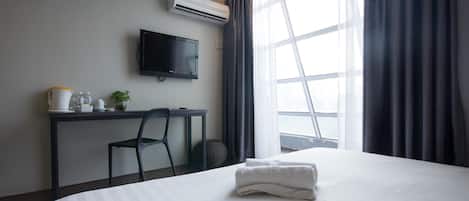 Quarto standard, 1 cama King | Escrivaninha, ferros/tábuas de passar roupa, Wi-Fi de cortesia