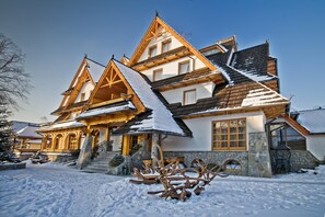 Front of property – evening/night - Hotel Toporów (Bukowina Tatrzanska)