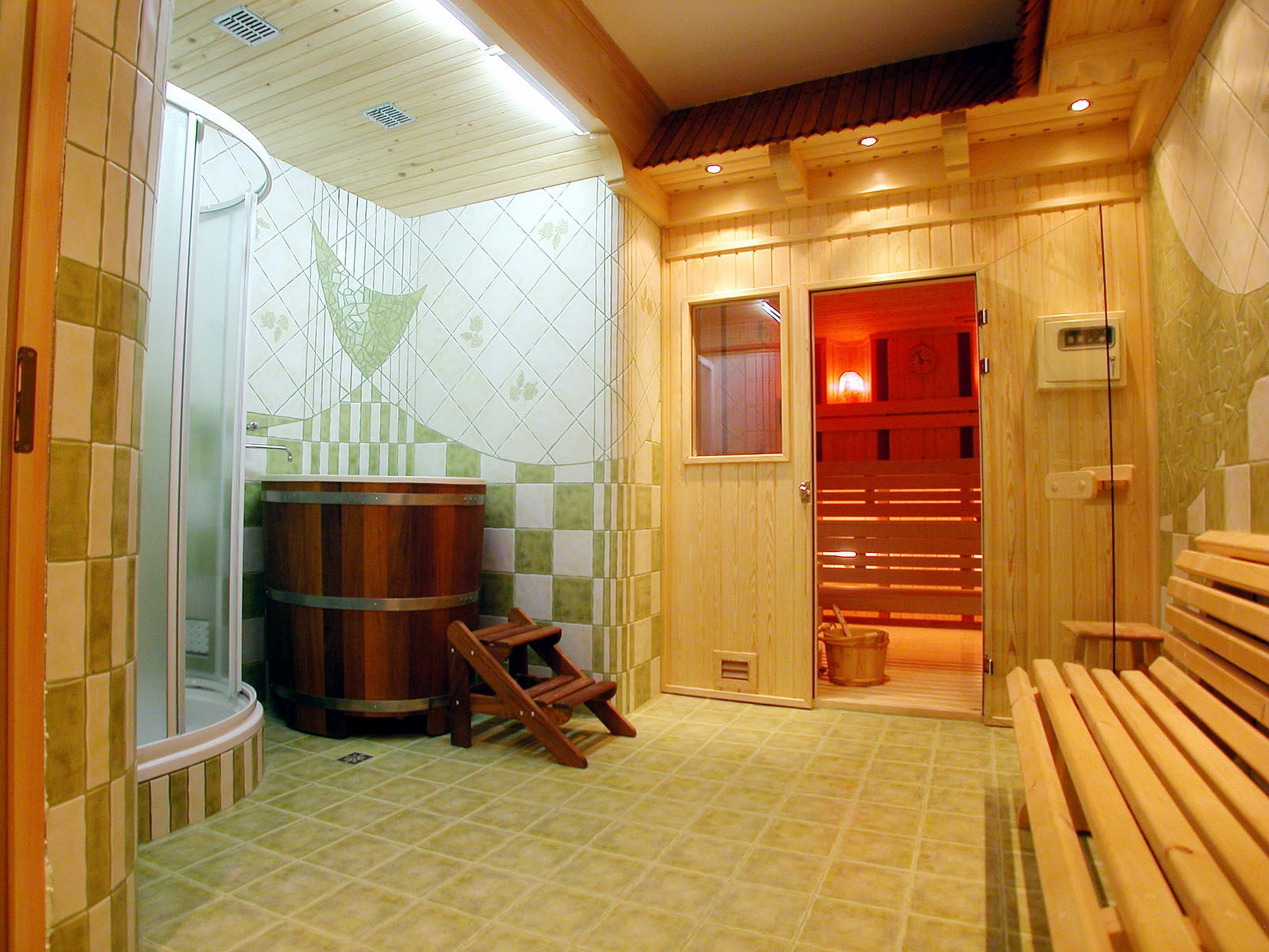 deep-soaking bathtub, hair dryer, towels