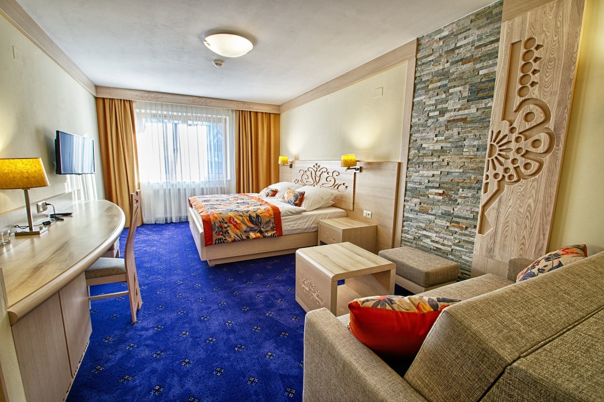 Luxury Double or Twin Room, 1 King Bed with Sofa bed | Free WiFi, bed sheets