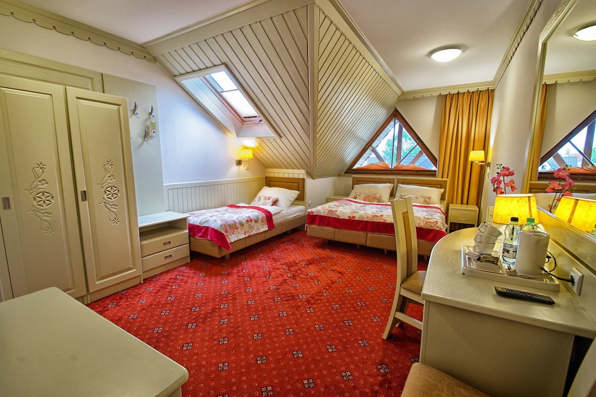 Quarto triplo | Wi-Fi de cortesia, roupa de cama, acesso para cadeiras de rodas