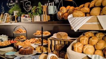 Tägliches Frühstücksbuffet gegen Gebühr