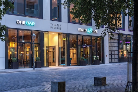 Entrada de la propiedad. Motel One Leipzig-Augustusplatz