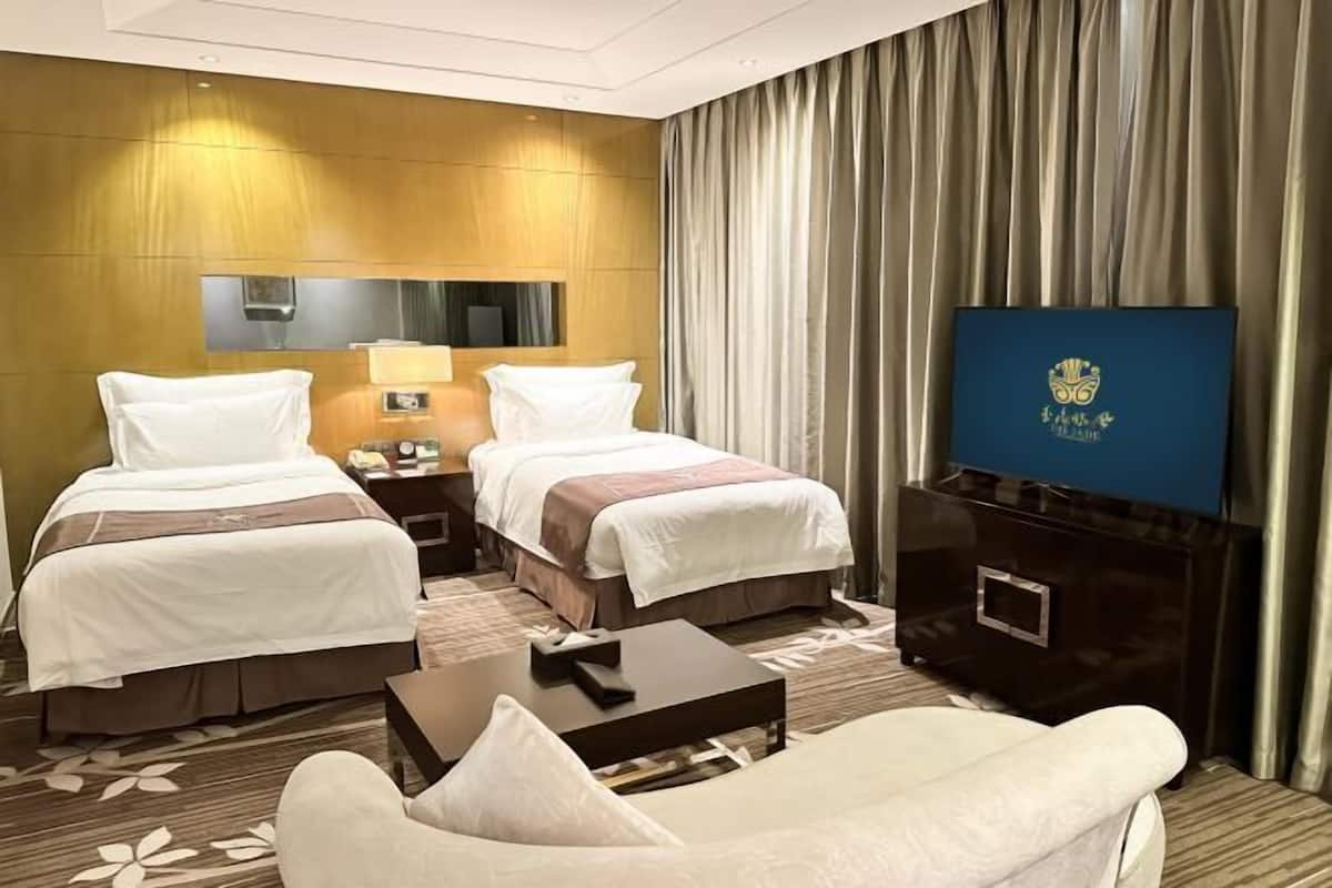 Minibar, caja de seguridad en la habitación y despertador