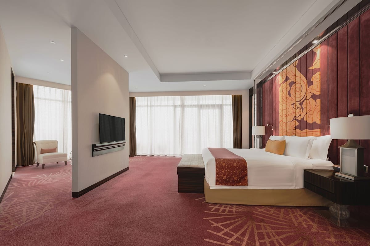 1 bedroom, minibar, in-room safe, individually decorated