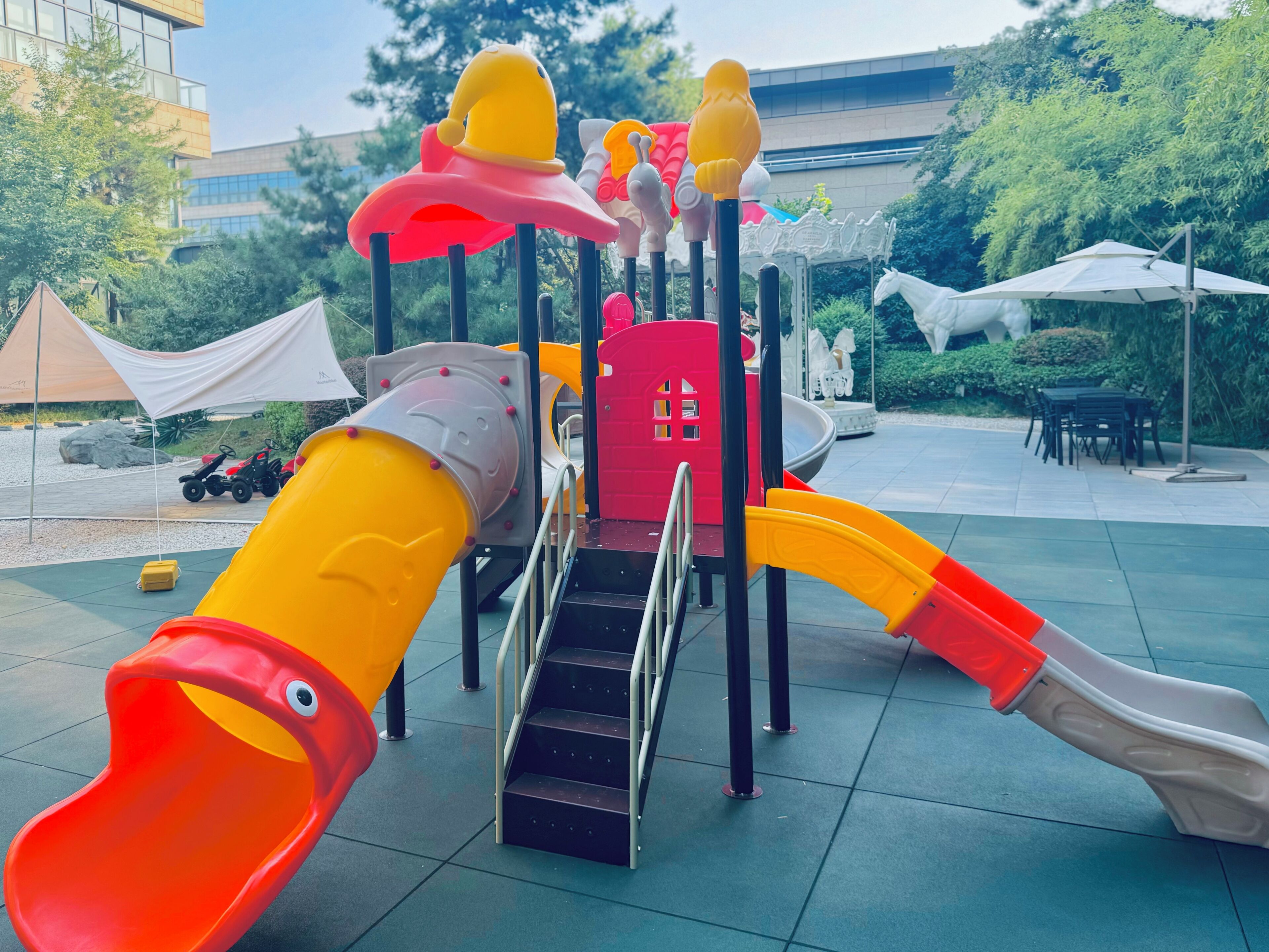 children’s play area – outdoor