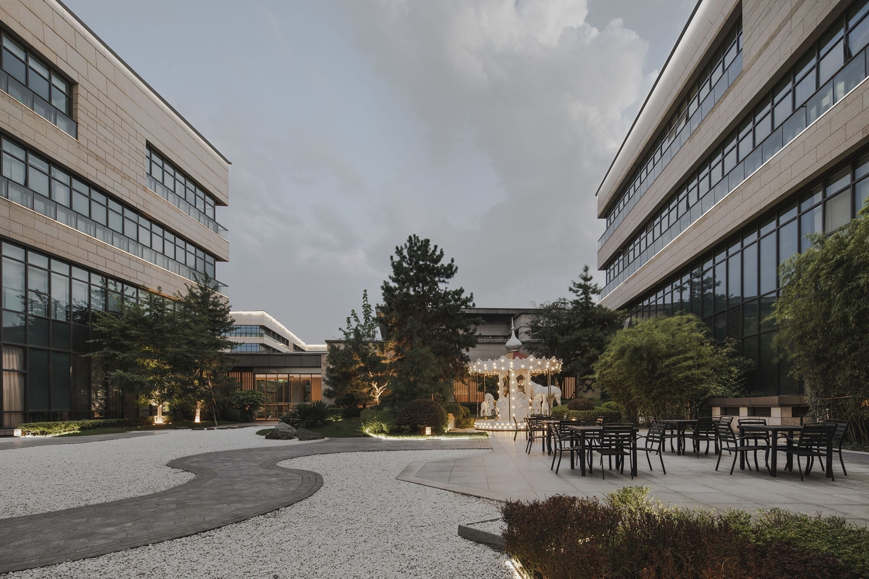 5 restaurants, breakfast, lunch, dinner served; chinese cuisine