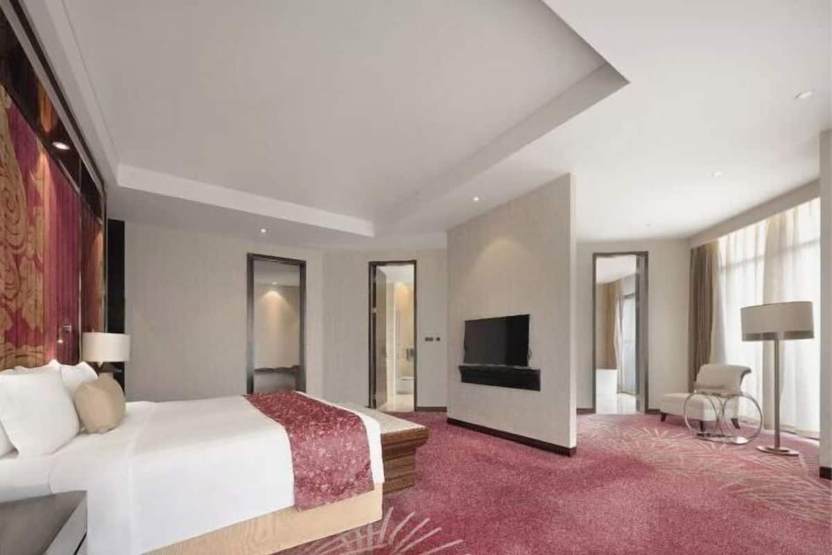1 bedroom, minibar, in-room safe, individually decorated