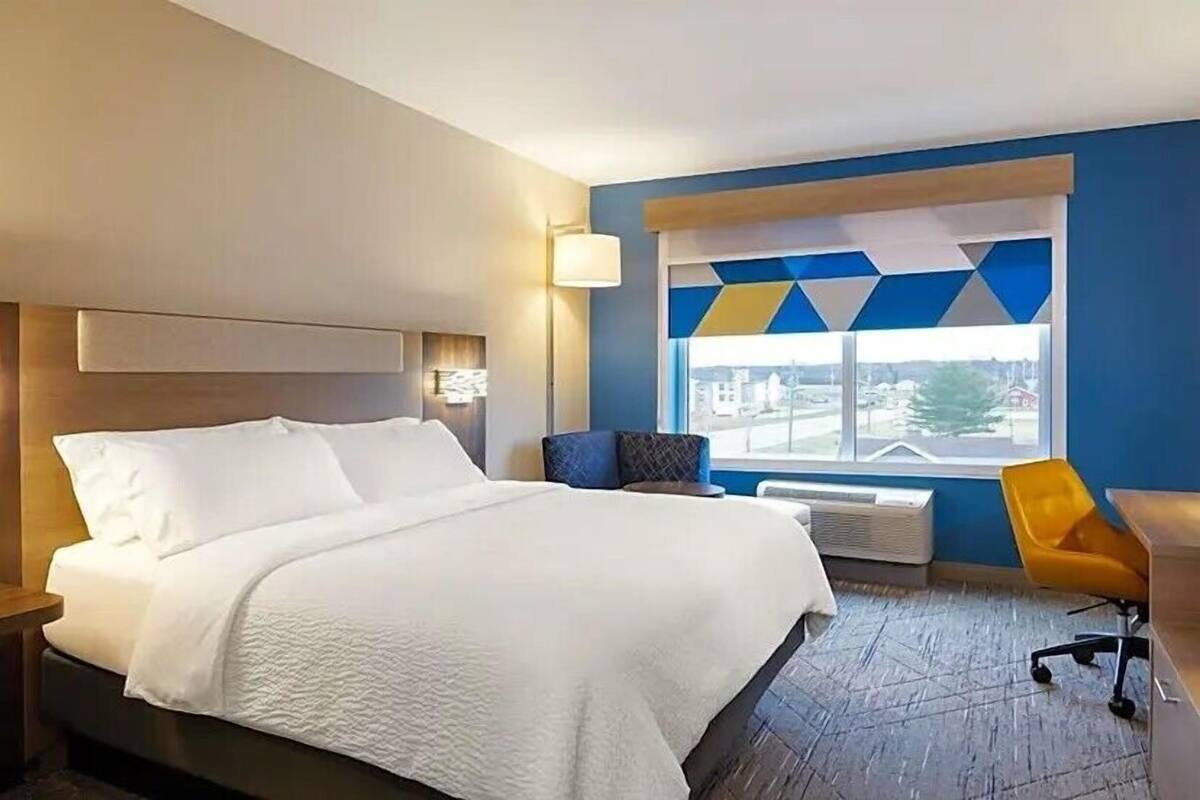 Standard Room, 1 King Bed