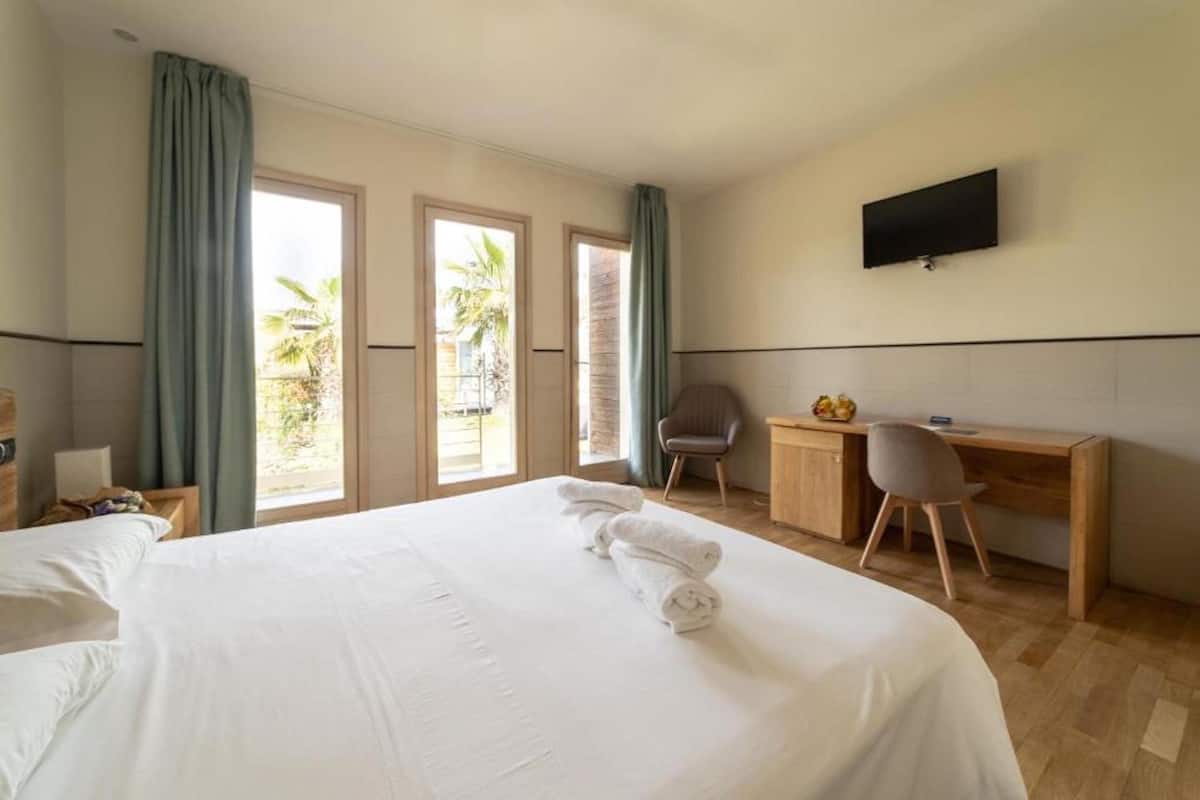 Habitación estándar doble | 1 dormitorio, ropa de cama de alta calidad, edredones de plumas