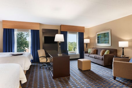 Premium bedding, in-room safe, free WiFi, bed sheets