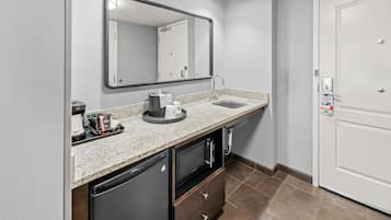 Studio, 2 Queen Beds, Accessible, Non Smoking | Minibar