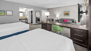 Studio Suite, 2 Queen Beds, Refrigerator & Microwave | Living area