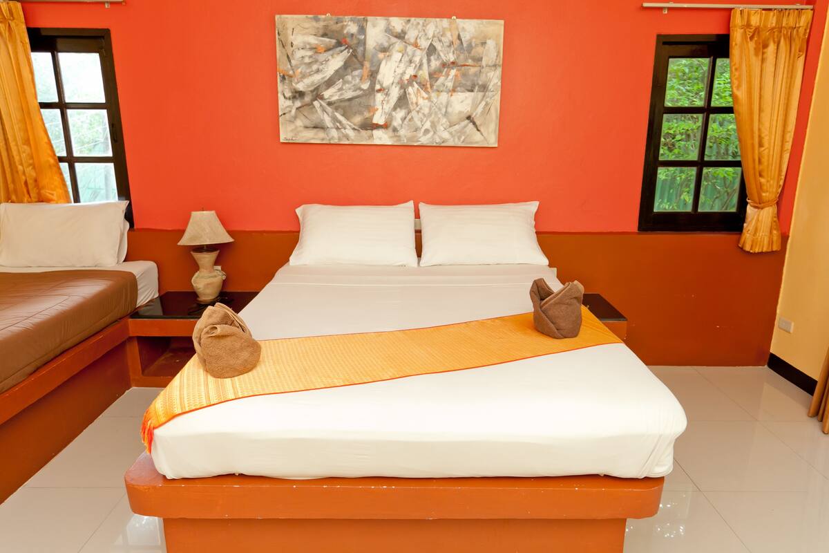 Triple Room | In-room safe, rollaway beds, free WiFi