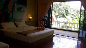 房內夾萬、摺床/加床 (收費)、免費 Wi-Fi