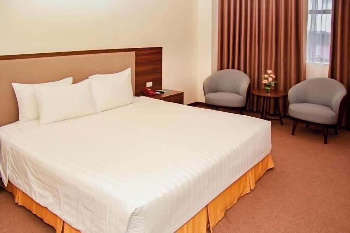 Minibar, in-room safe, desk, soundproofing