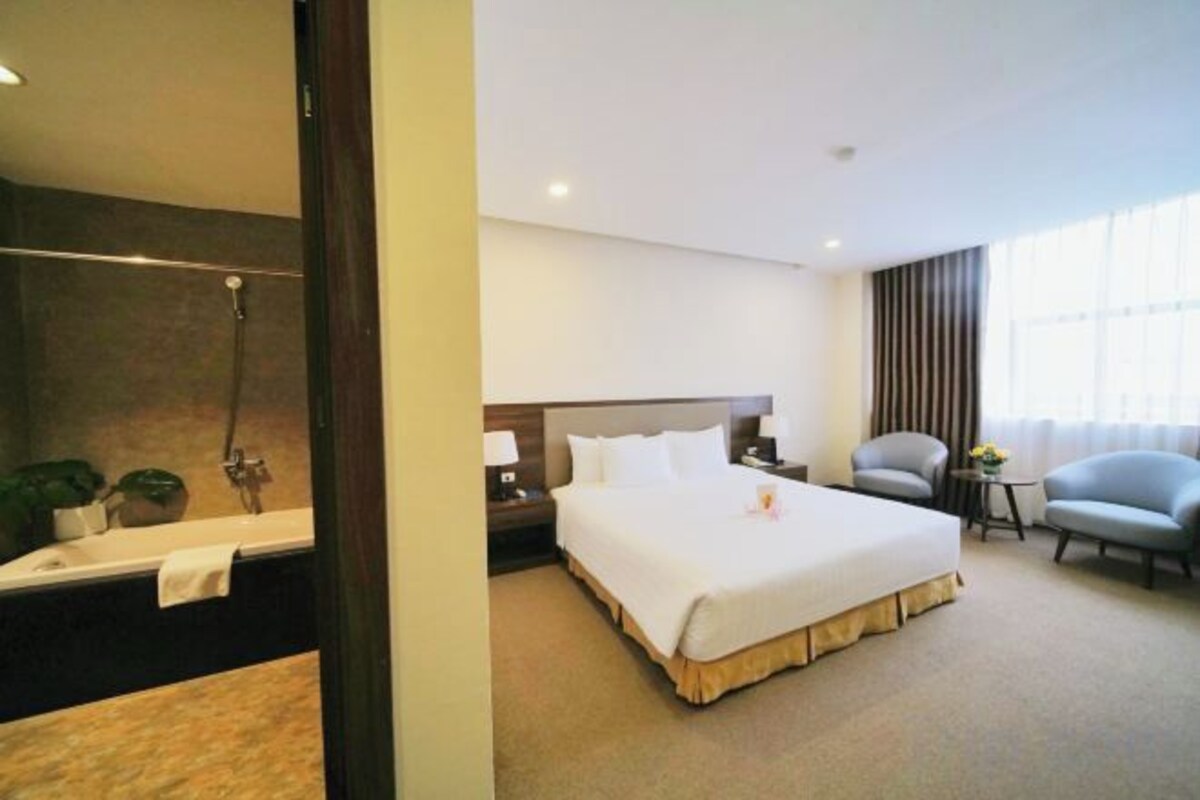 Minibar, in-room safe, desk, soundproofing