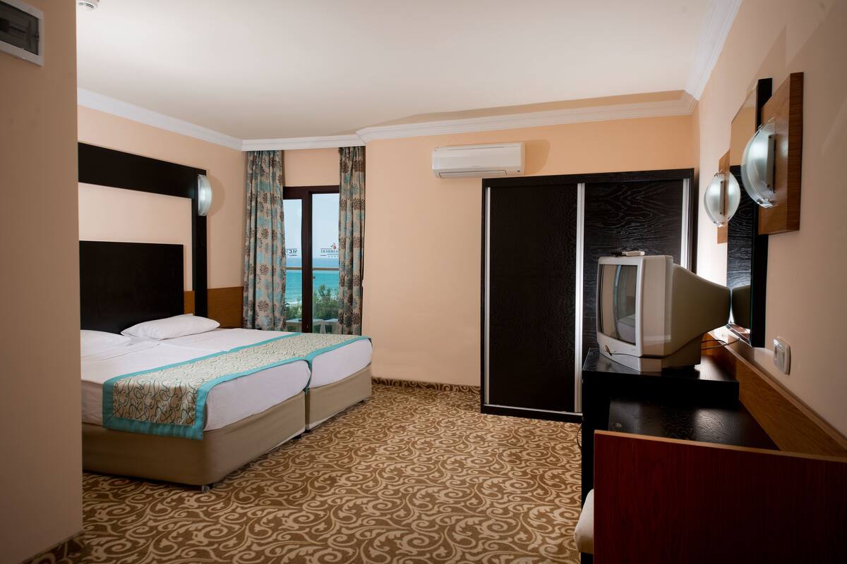 Standard Room | In-room safe, cribs (free), rollaway beds (free), WiFi (surcharge)
