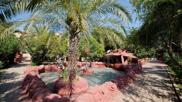 Innenpool, 3 Außenpools