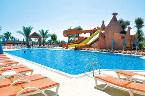 Indoor pool, 3 outdoor pools - M.C Mahberi Beach Hotel – All Inclusive (Alanya)