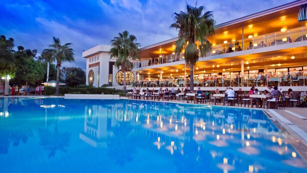 Indoor pool, 4 outdoor pools, pool umbrellas, sun loungers - M.C Beach Park Resort Hotel - All Inclusive (Alanya)