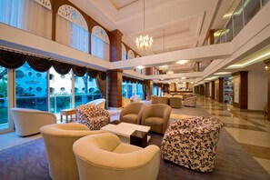 Coin salon dans le hall