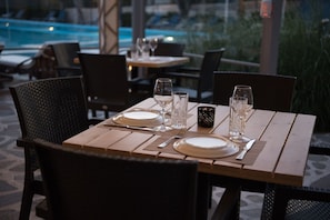 Breakfast, lunch and dinner served - Marmari Bay Hotel (Karystos)