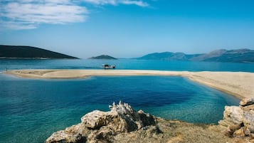 Una spiaggia nelle vicinanze