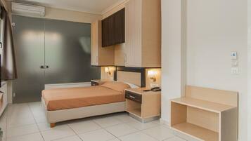 Minibar, coffres-forts dans les chambres, bureau, lits bébé (gratuits)