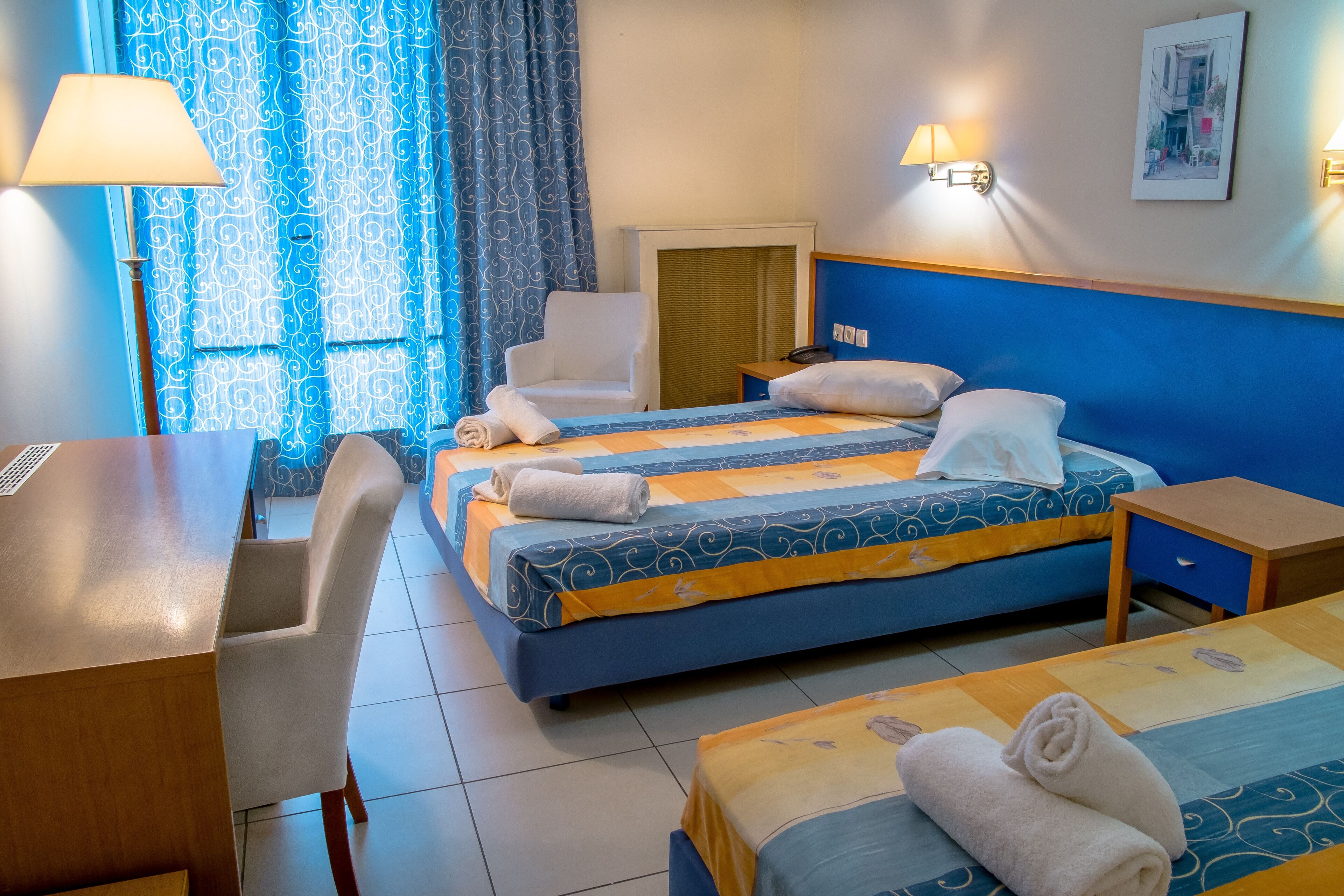 triple room, sea view | minibar, in-room safe, desk, free cots/infant beds