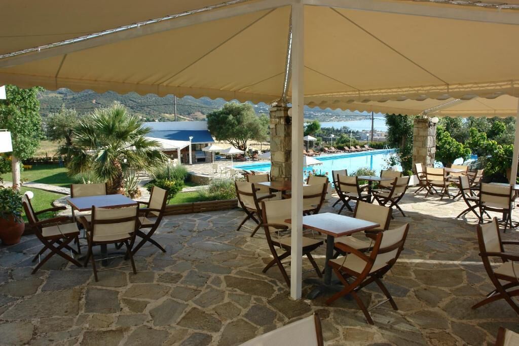 breakfast, lunch, dinner served; italian cuisine