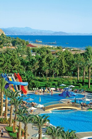 Piscine couverte, piscine extérieure (ouverte en saison)