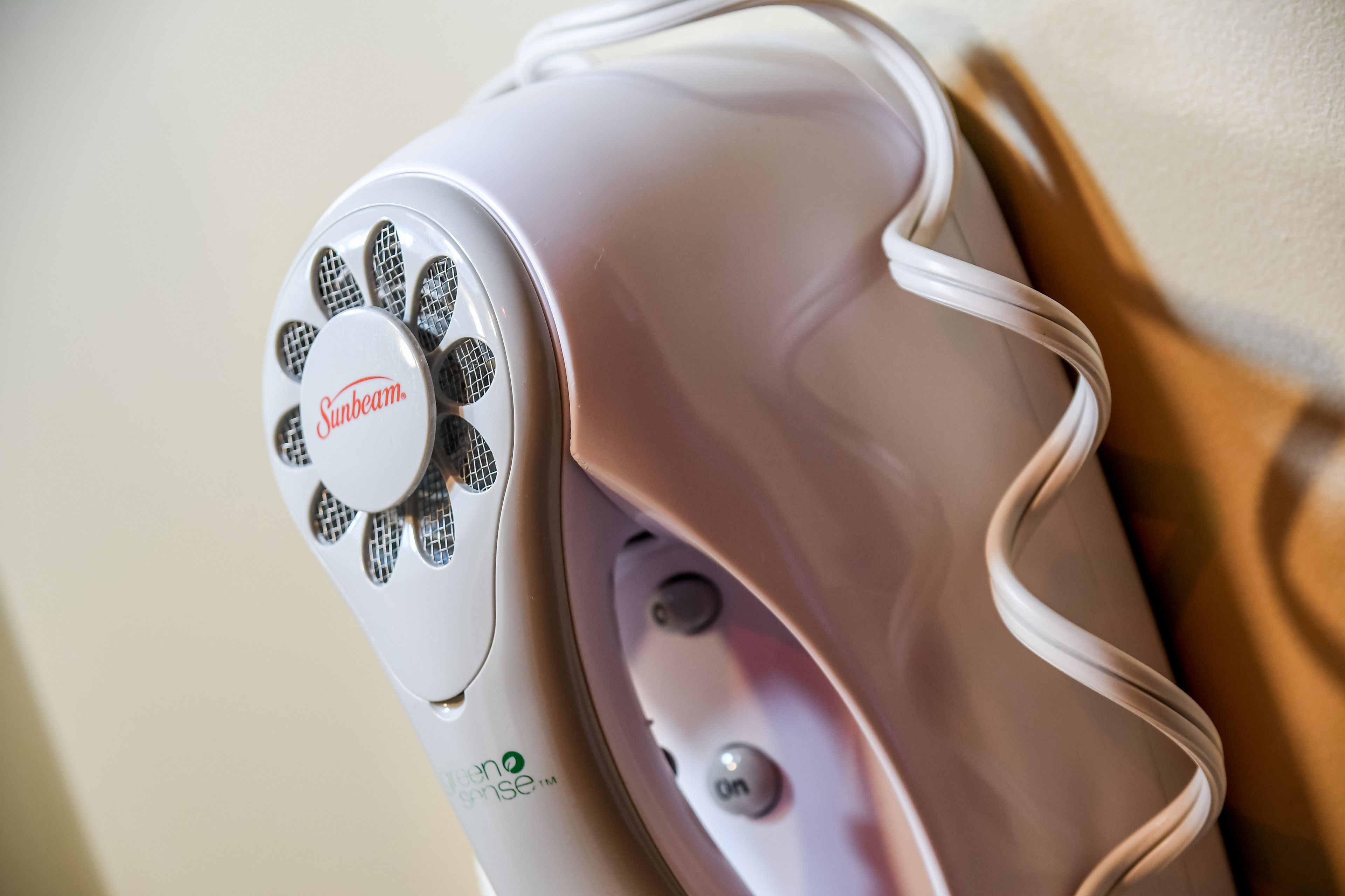 room, 1 queen bed (not pet friendly) | bathroom | combined shower/bathtub, free toiletries, hair dryer, towels