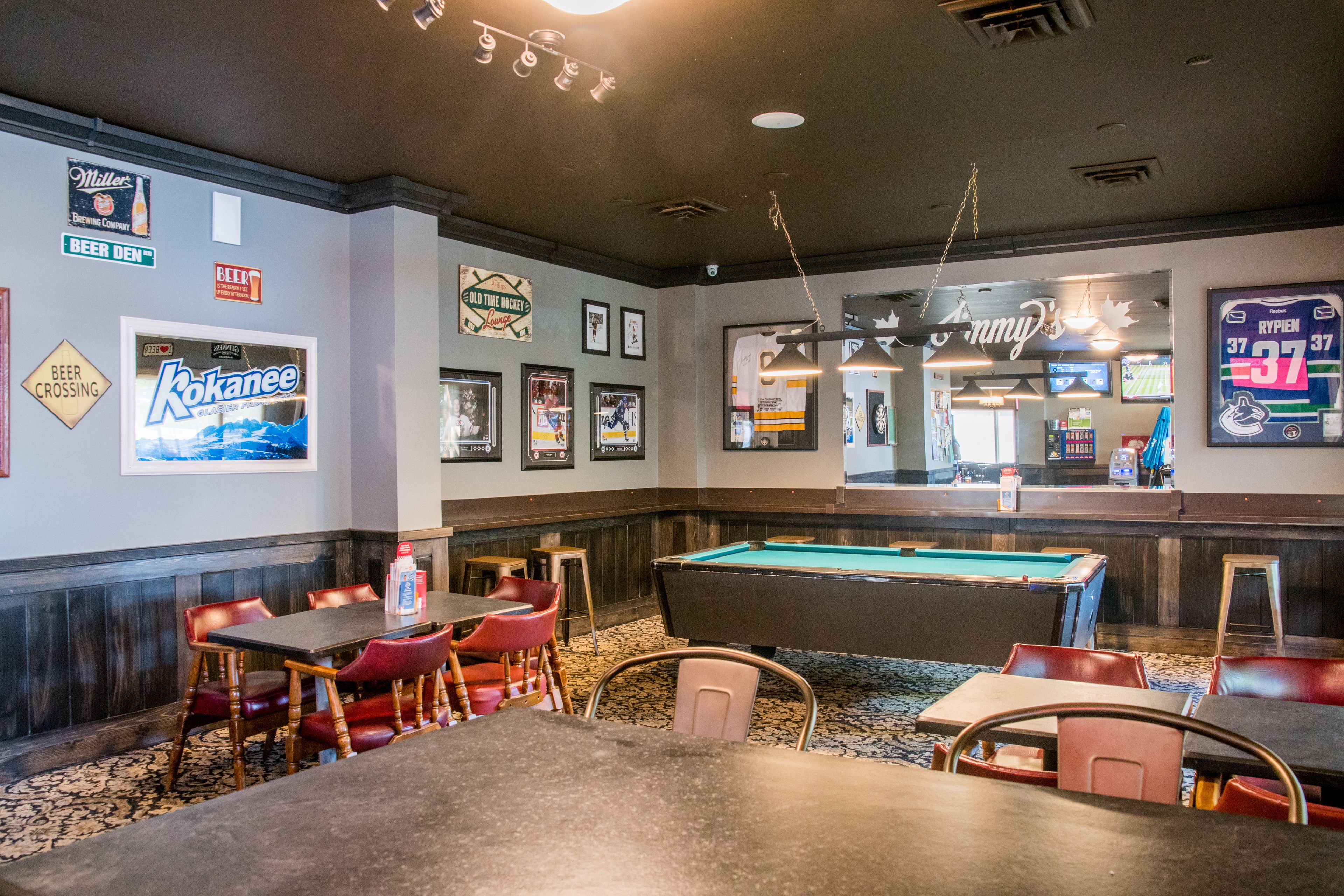 serves lunch and dinner