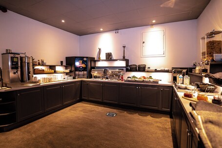 Queen's Hotel by First Hotels - view 3