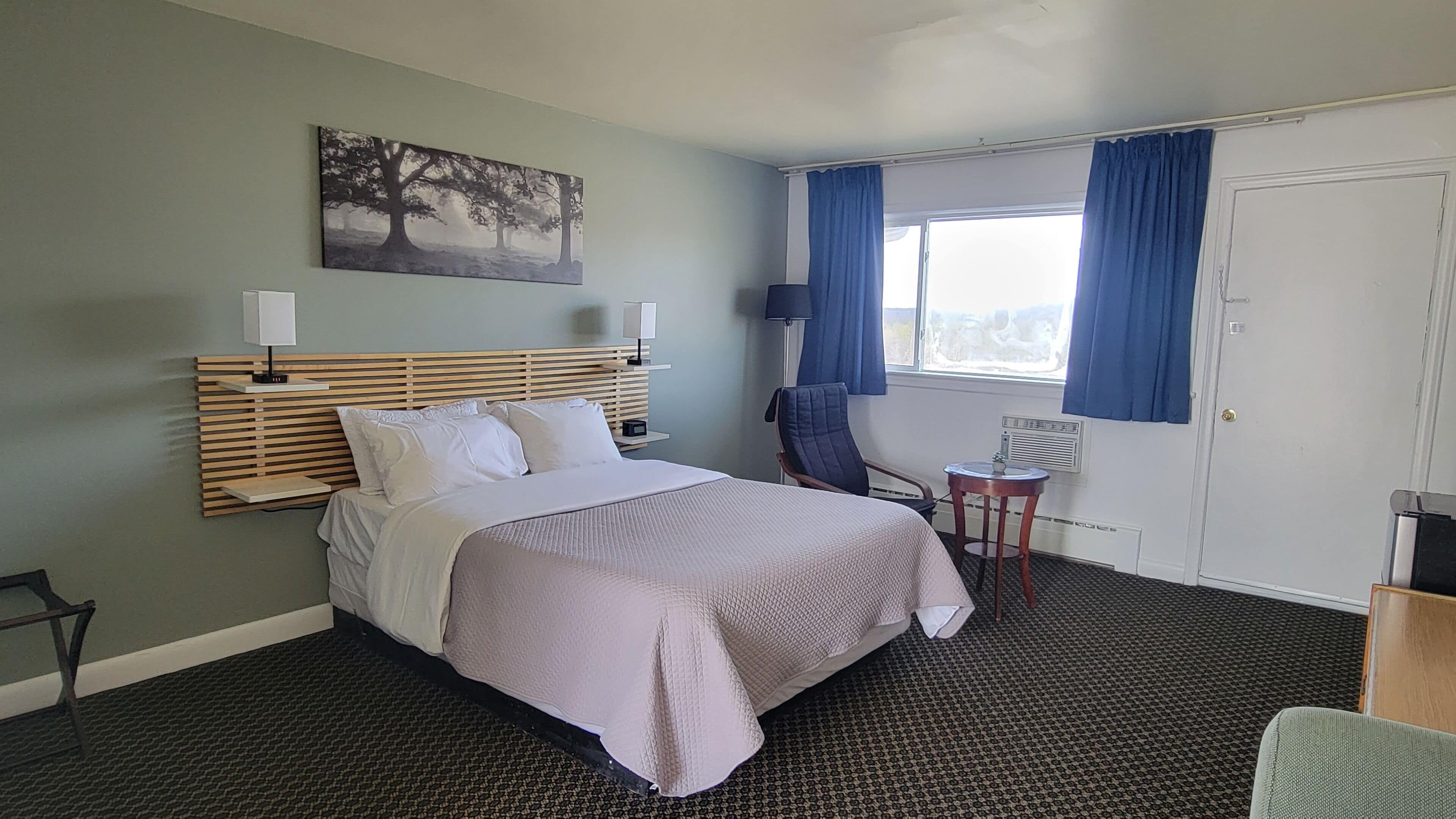 Habitación doble, 1 cama de matrimonio | Tabla de planchar con plancha, cunas gratuitas, wifi gratis