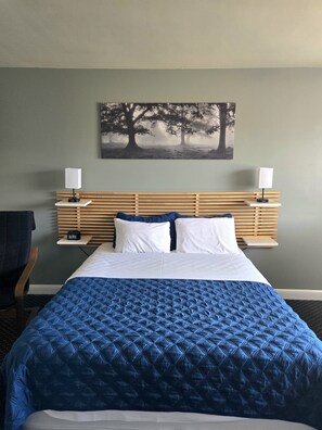 Double Room, 1 Queen Bed | Iron/ironing board, free cribs/infant beds, free WiFi, bed sheets - Lord Nelson Motel (Kingston)