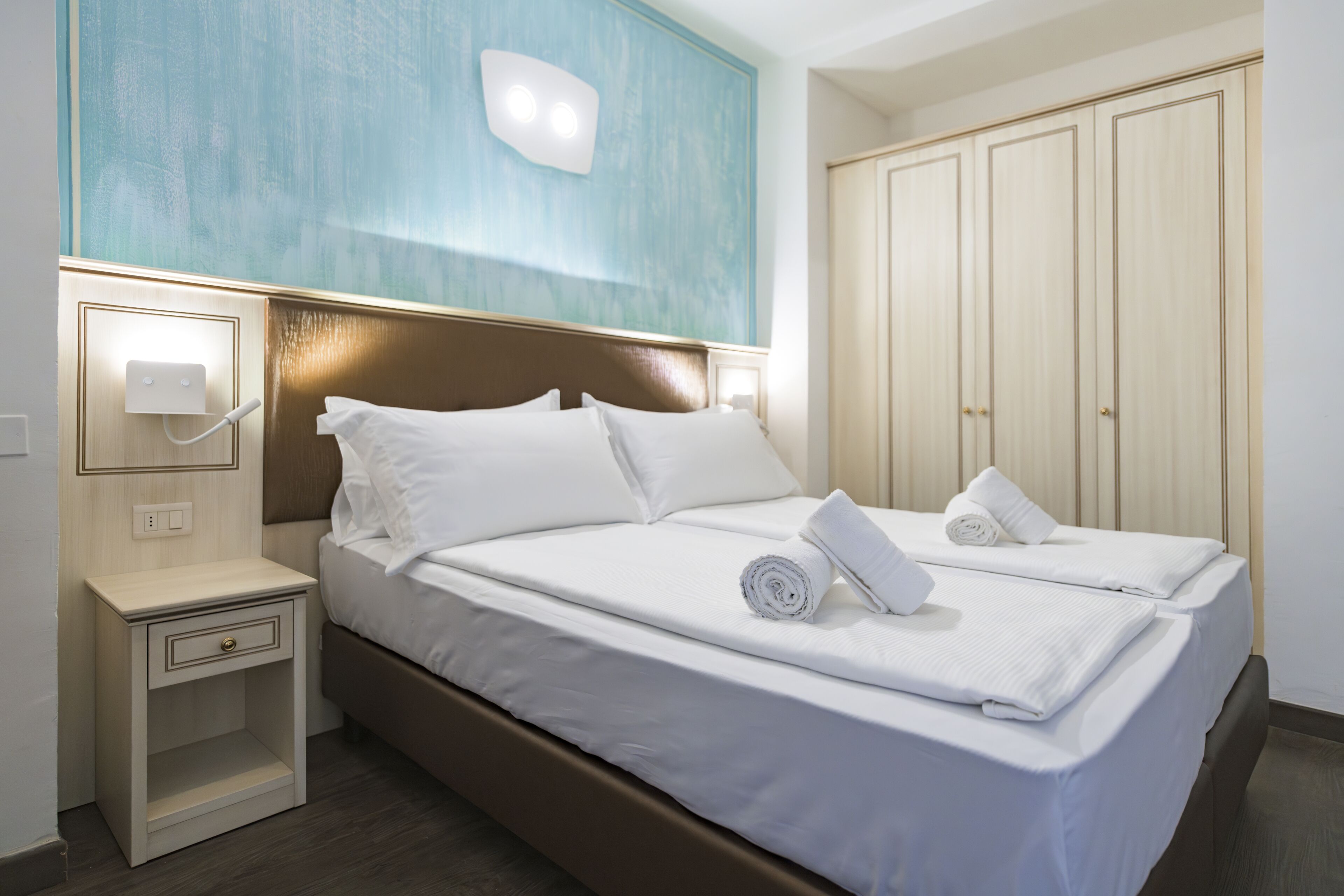 double room, terrace | 1 bedroom, down duvets, minibar, in-room safe