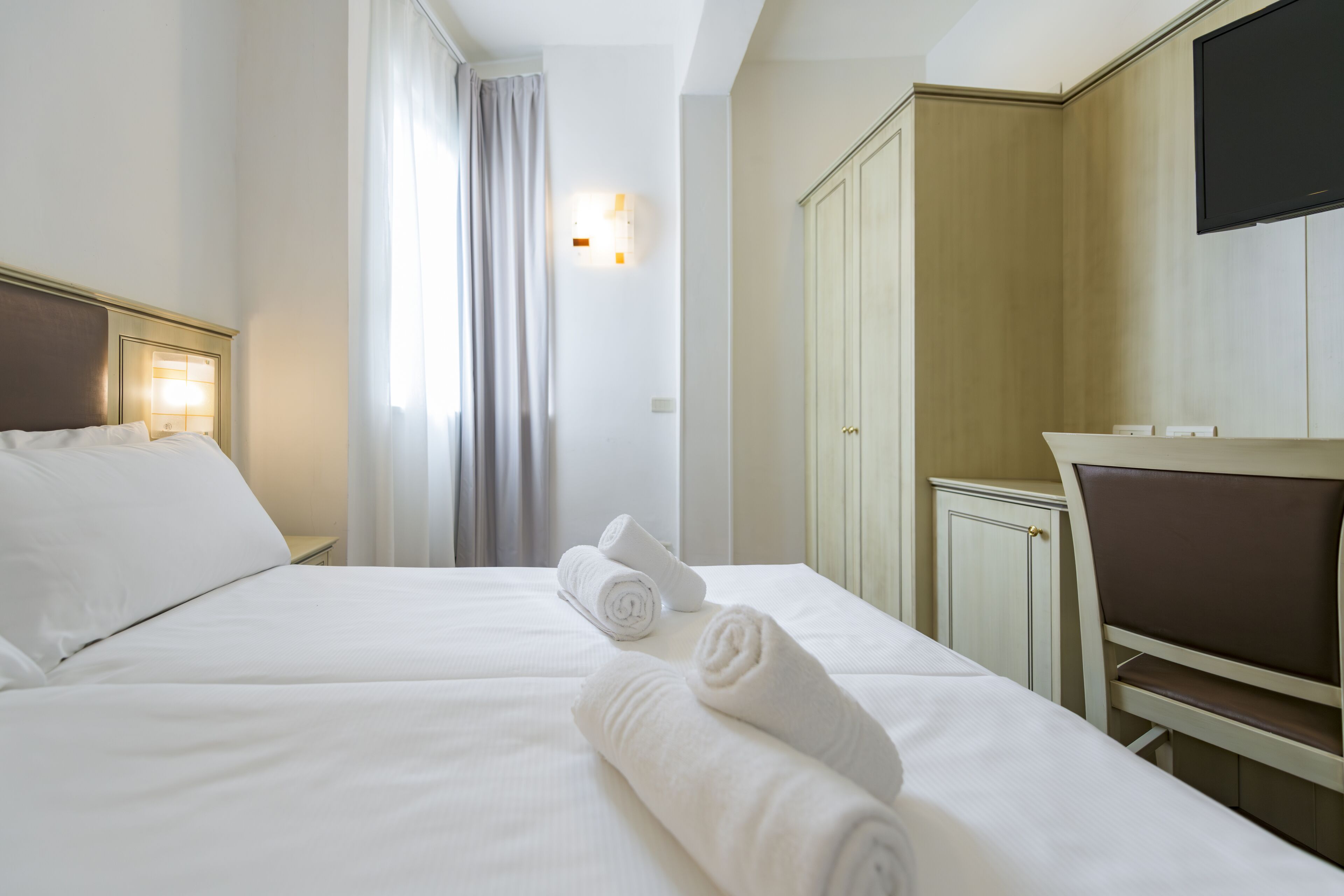 economy room | 1 bedroom, down duvets, minibar, in-room safe