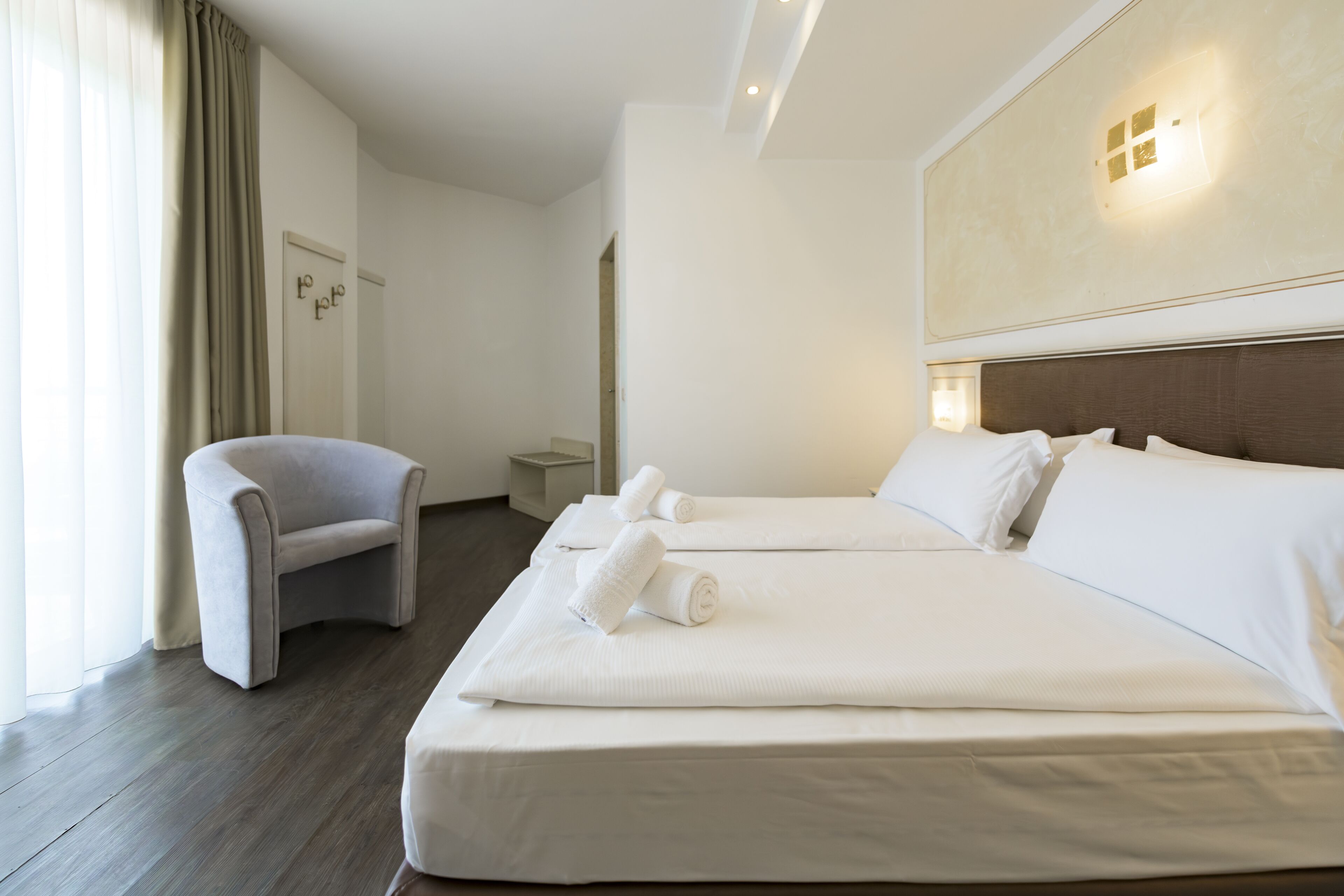 1 bedroom, down duvets, minibar, in-room safe