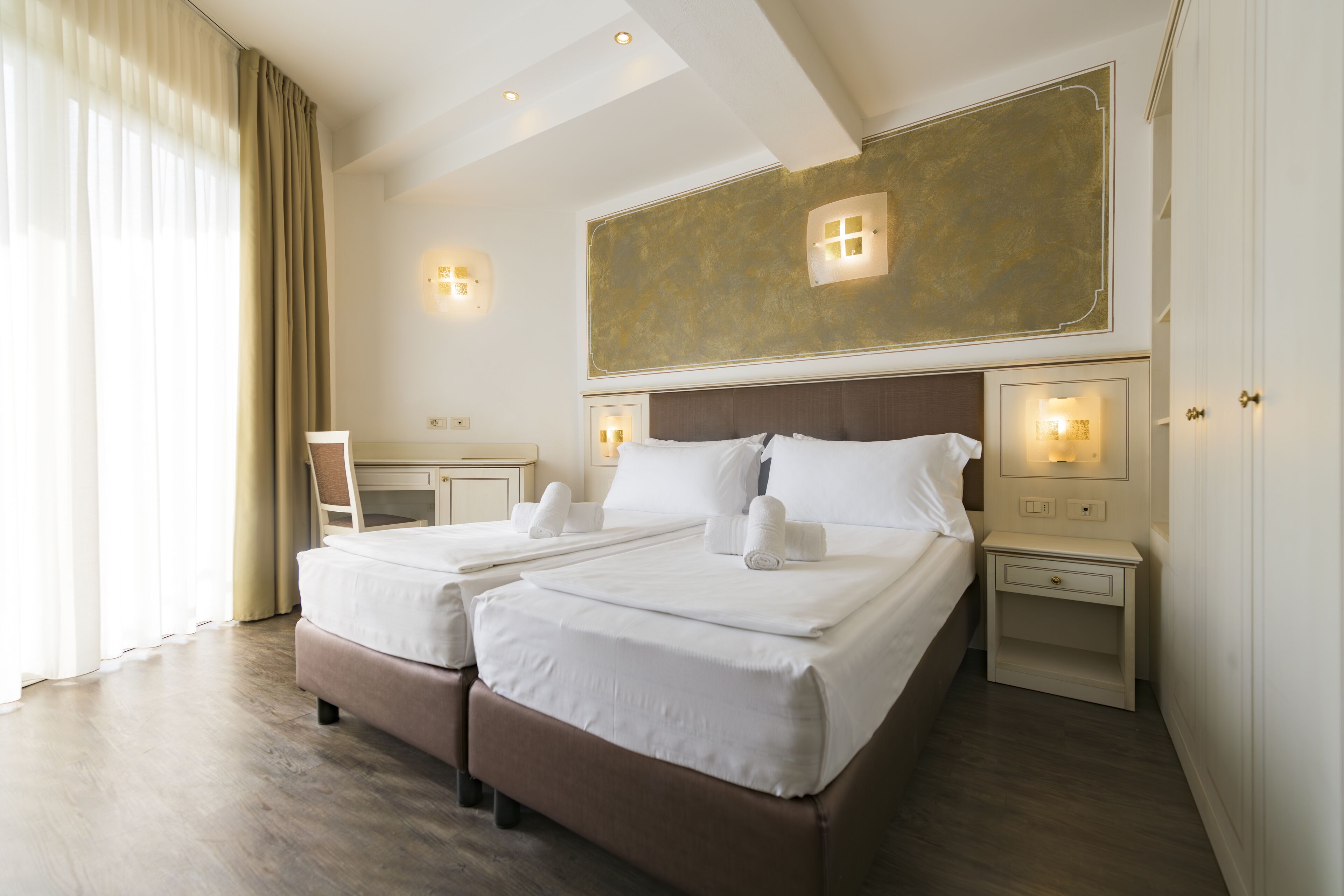 comfort room, balcony, partial lake view | 1 bedroom, down duvets, minibar, in-room safe