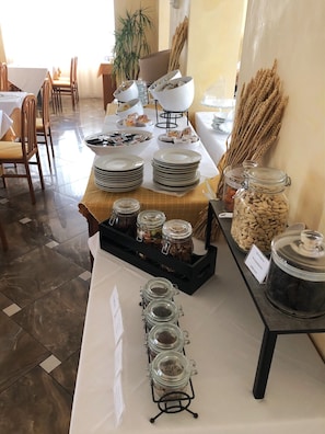 Free daily buffet breakfast - Hotel Sogno del Benaco (Limone sul Garda)