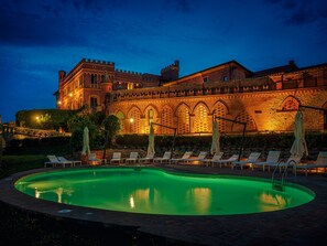 Seasonal outdoor pool, pool umbrellas, sun loungers - Il Castello di San Ruffino (Casciana Terme Lari)