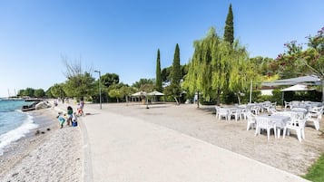 Privatstrand in der Nähe, Strandbar