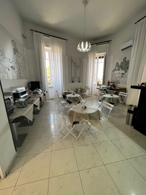 Daily buffet breakfast for a fee - Lungomare Hotel (Reggio Calabria)
