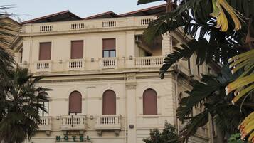 Façade de lâhĂ©bergement - soirĂ©e/nuit