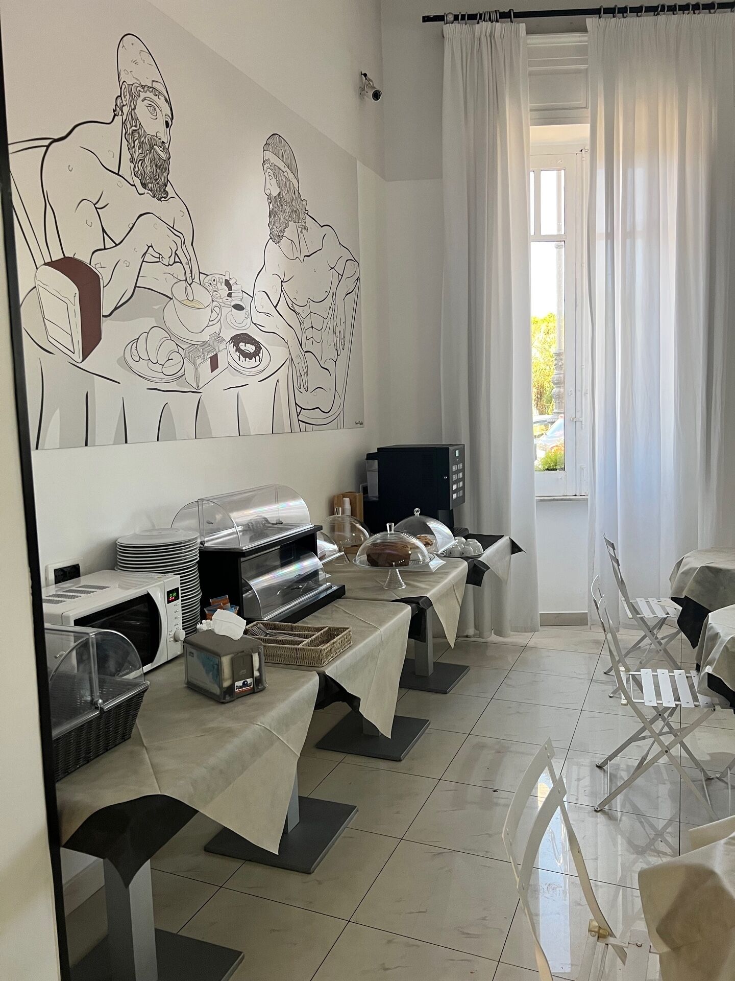 Bữa sáng buffet hàng ngày (5 EUR/mỗi người) 